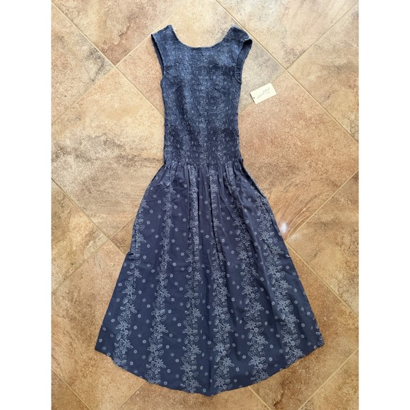 Universal Thread Dresses & Skirts - Women's Universal Thread Blue Floral Print Smocked Midi A-Line Dress Size XS NWT